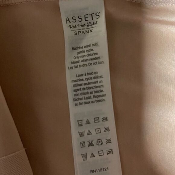 ASSETS by SPANX- Red Hot Label- Luxe & Lean Scalloped High-Waist Girl Short, 1X - Picture 6 of 7
